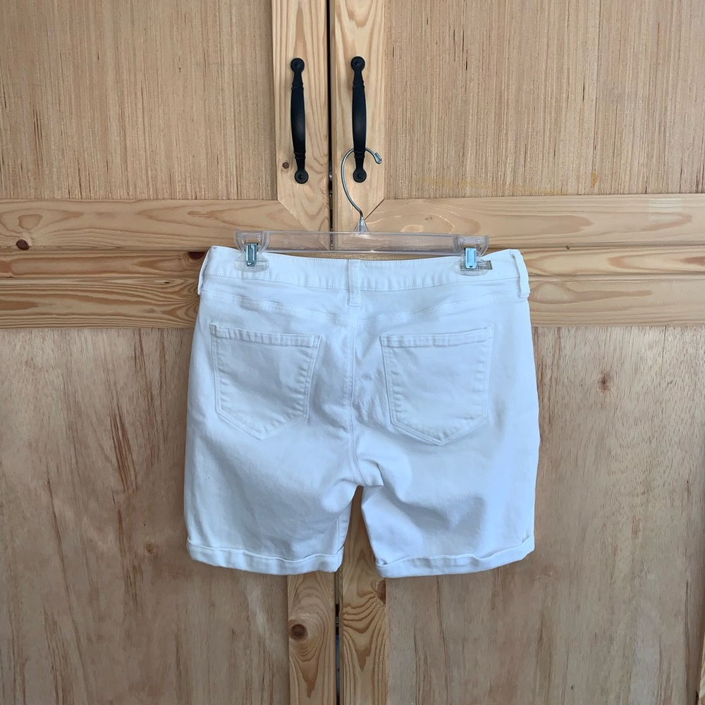 Liverpool “The Walking Short” white cuffed shorts size 6 - Picture 2 of 4